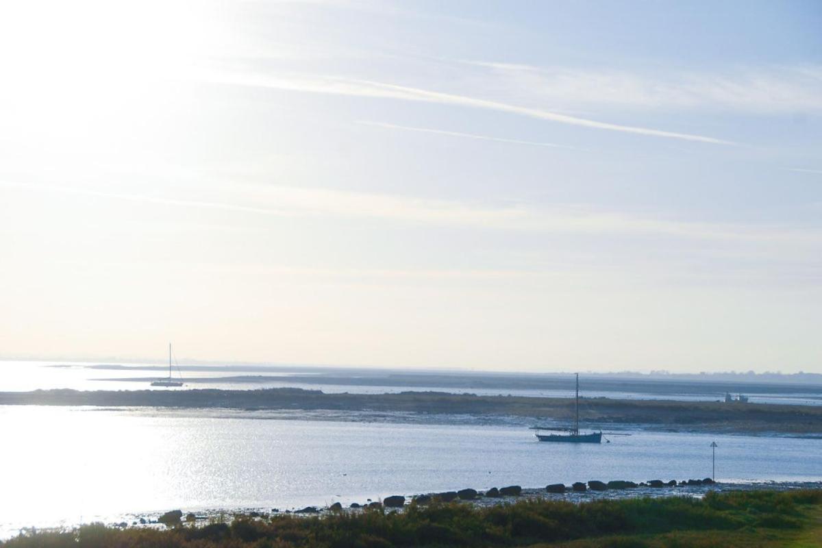 Bromans Barn A Beautiful Cottage By The Sea And Cudmore Nature Reserve West Mersea Extérieur photo