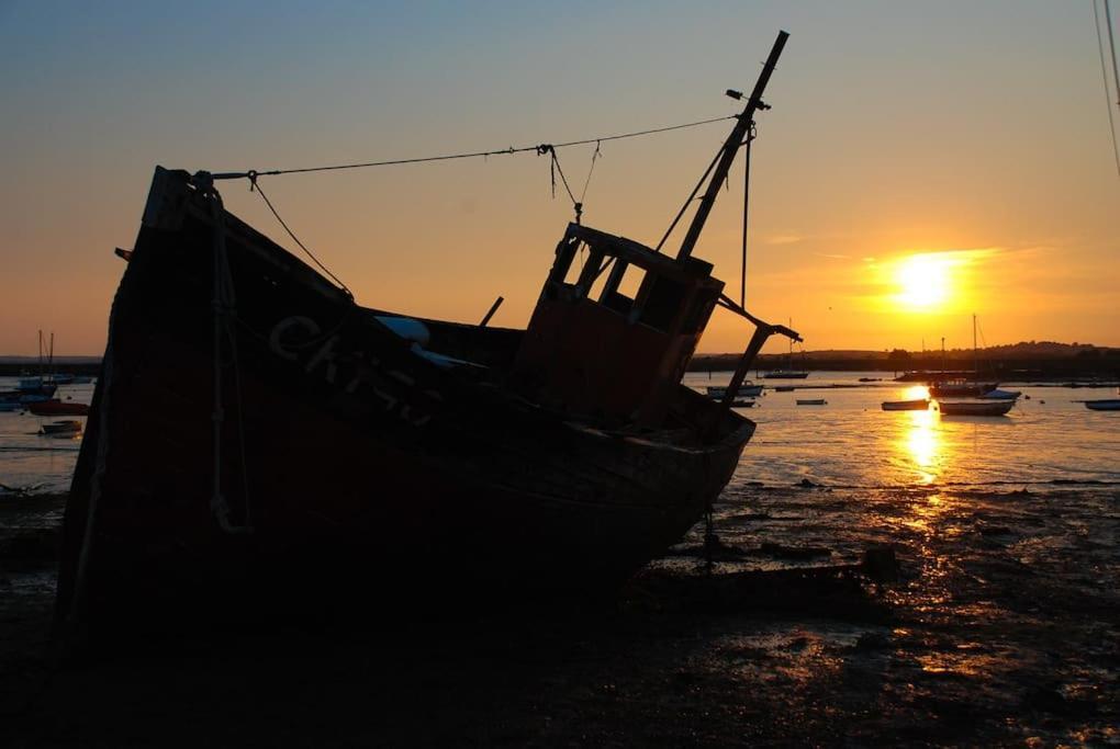 Bromans Barn A Beautiful Cottage By The Sea And Cudmore Nature Reserve West Mersea Extérieur photo